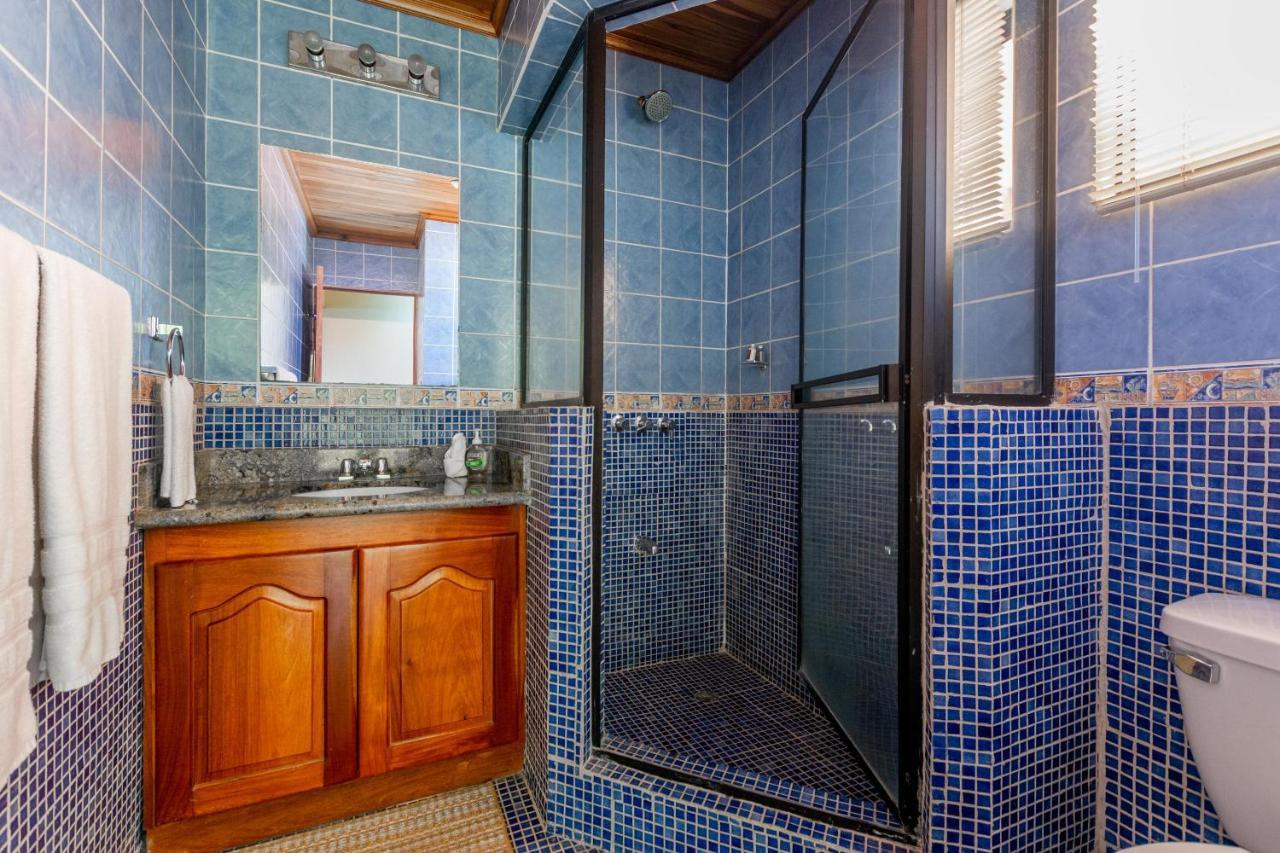 פלאיה פלמינגו Warm Interiors And Orange Hues On Ground Floor In Front Of Beach חדר תמונה